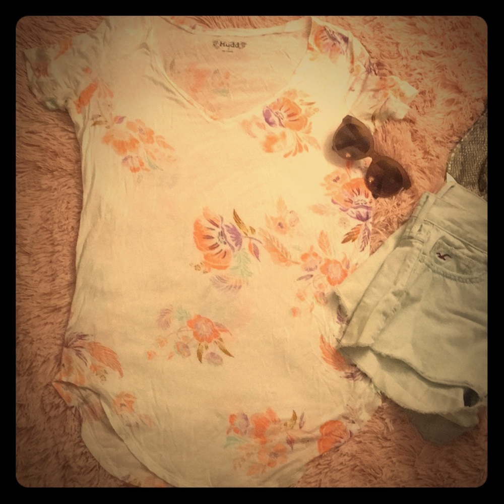 2/$25 🛍  Soft Tropical Print Lightweight T-Shirt